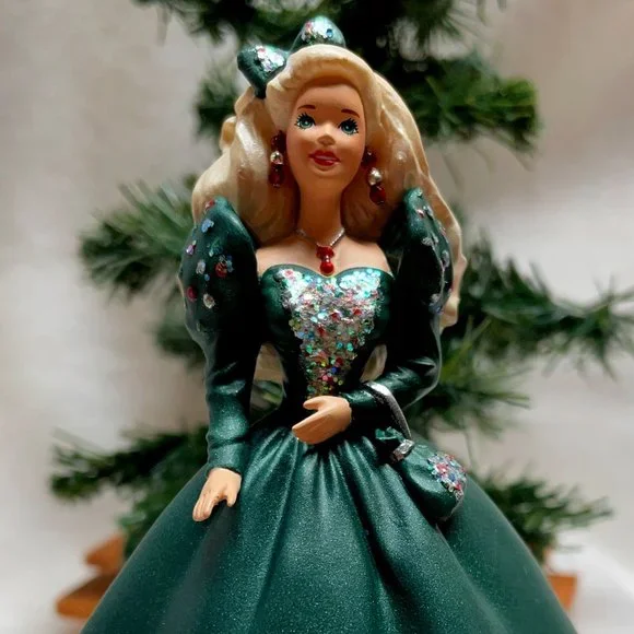 green emerald velvet dress 2000 Holiday Treasures Green Gown Barbie (27673)